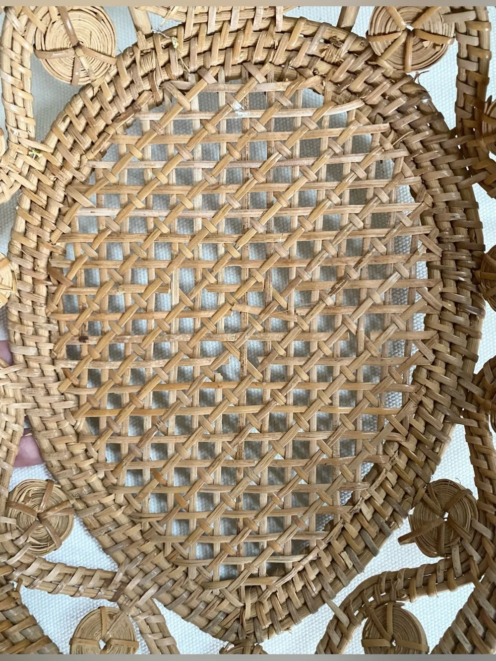 VTG Rattan Leaf Teardrop Hand Woven Shallow Whicker Basket w Handle 16”